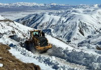 Hakkari’de kar nedeniyle kapanan üs yolları yeniden açılıyor