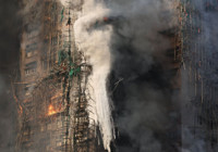 Hong Kong’da gökdelende yangın: 2 ağır yaralı