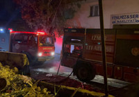 İzmir’de atık yığını alev aldı; bir kamyonet kullanılamaz hale geldi
