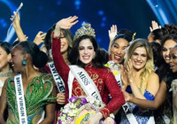 Kainat Güzellik Yarışması'nda bir kriz çağırdı... Tacını geri verdi!