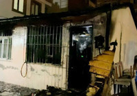 Bağcılar'da gecekondu yangını: Anne ve 4 çocuğu dumandan etkilendi