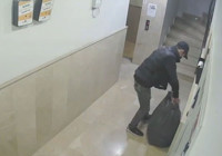 Gaziosmanpaşa'da apartmanlardaki ayakkabı hırsızlığı kamerada