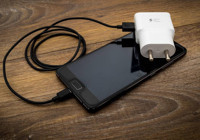 Telefonunu bu saatlerde şarj eden yandı! Bataryanın ömrünü 5 yıl kısaltıyor