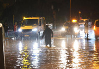 Çeşme’de sağanak, hayatı olumuz etkiledi