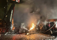 D-100'de TIR alev aldı! İçindeki malzemeler kül oldu