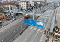 "Yayalar evimi izliyor" dedi, üst geçidi kaldırttı