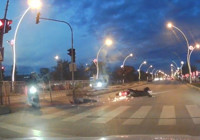 Motosikletin yayaya çarptığı kaza kamerada