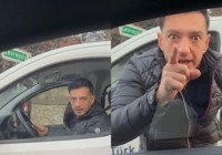 Trafikte skandal görüntüler! Yanındaki çocuğuna bile aldırmadı... Kadın sürücünün aracına saldırdı