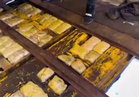 Tırın tabanına binlerce uyuşturucu hap sakladılar