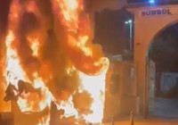 Fatih'te cami girişinde yangın çıktı