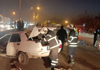 Tırla çarpışan Tofaş ikiye bölündü