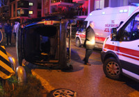 Otomobille çarpışan ticari araç yan yattı: 7 yaralı