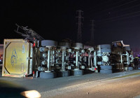 Antalya’da EDS direğine çarpan tır devrildi