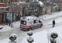 Bolu’da bir ambulansın karla imtihanı kamerada