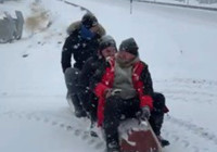 Malatya'da traktör arkasında karda 'sörf'