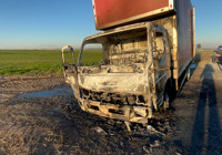 Çorlu'da yanan kamyonet demir yığınına döndü