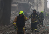 Rusya, Harkov'da 5 katlı binayı vurdu: Onlarca yaralı var