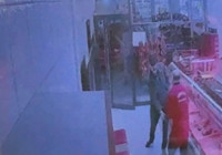 İki kardeşin yaralandığı silahlı kavga kamerada