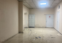 Tavanından sular akan hastanede koridorlar çamurla kaplandı