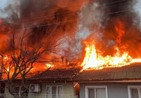 Kediler üşümesin diye yakılan soba faciaya dönüştü: İki ev küle döndü