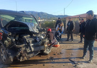 Osmaniye’de servis minibüsü ile hafif ticari araç çarpıştı