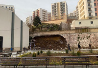 10 metrelik istinat duvarı okul bahçesine devrildi