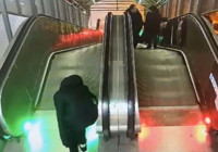 Şehir magandaları kamerada: Yürüyen merdiveni durdurup kaçtılar