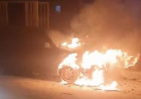 Park halindeyken yanan otomobil kullanılamaz hale geldi