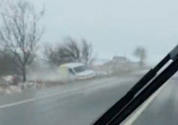 Arnavutköy'de kontrolden çıkan araç çayırlık alana uçtu: Kaza anı kamerada