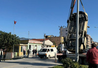 Otomobille çarpışan ticari araç takla attı: Kaza anı kamerada