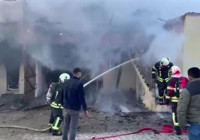 Amasya’da iki katlı ev çıkan yangında kullanılamaz hale geldi