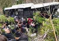 Kocaeli'de yolcu otobüsü şarampole yuvarlandı: Çok sayıda yaralı var