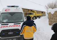 Sivas'ta kar engeline takılan hasta için ekipler seferber oldu