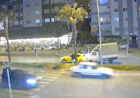 Yayaya yol vermek isterken zincirleme kazaya neden oldu