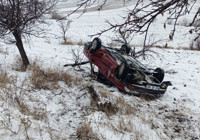 Çorum’da ağaca çarpan otomobil takla attı: 4 kişi yaralandı