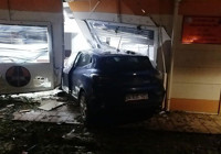 Silivri'de akollü sürücü kantar binasına çarptı