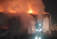 Hatay'da konteyner alevlere teslim oldu