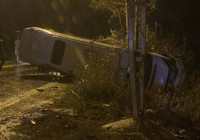 Adana'da fabrika işçilerini taşıyan minibüs devrildi: 13 yaralı