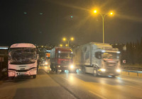 Kocaeli’de servis minibüsü tıra çarptı: 6 yaralı