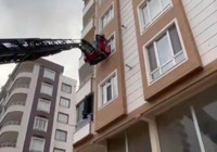 Şanlıurfa'da istinat duvarı çöktü: Binada mahsur kalanlar kurtarıldı