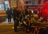 Motosiklet yayaya çarptı: 2 yaralı