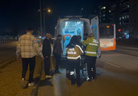 Karşıya geçmek isterken otomobilin çarptığı kadın ağır yaralandı