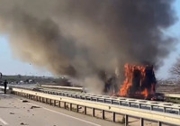 Edirne’de domates yüklü TIR alev alev yandı