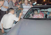 Bülent Ersoy, Karacabey'de Kredi Kartı Borcunun Asgarisini Ödetti