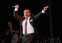 Latif Doğan Otel Açılışında Coşturdu
