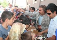 Kuran Kursu Öğrencilerine Dondurma Dağıtıldı
