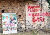 Köylüler Açık Havada Oynadıkları Filmi İzledi 