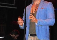 Sevgilisine Konserde Evlenme Teklif Etti