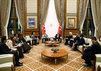 Saray’da sürpriz kabul