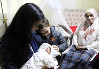 Ak Partili Karaaslan'dan şehidin dünyaya gelen oğluna ziyaret